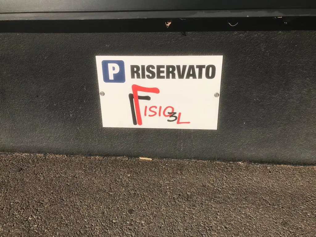 Parcheggio riservato ai pazienti dello studio fisio3l